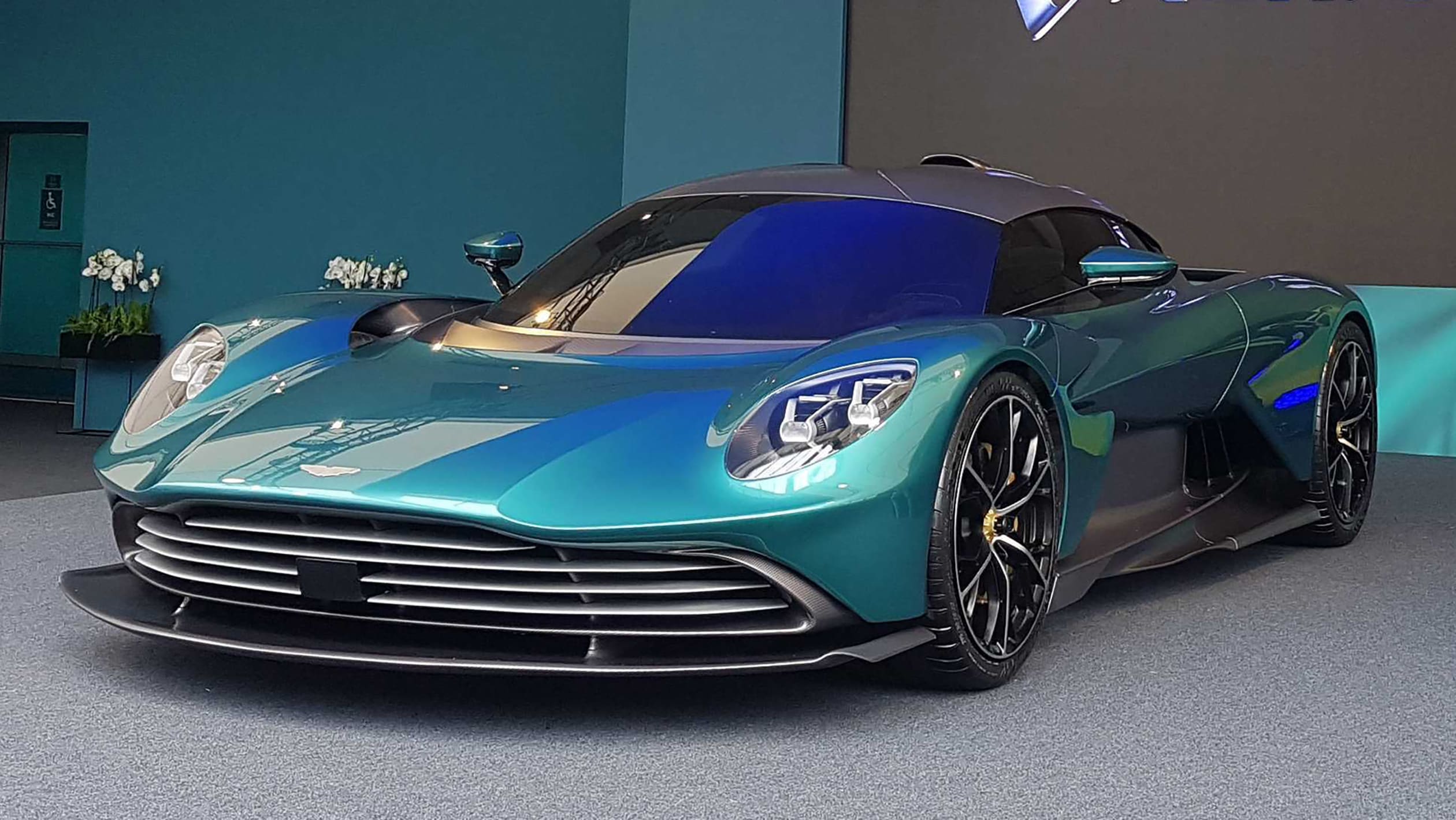 Aston martin valhalla concept